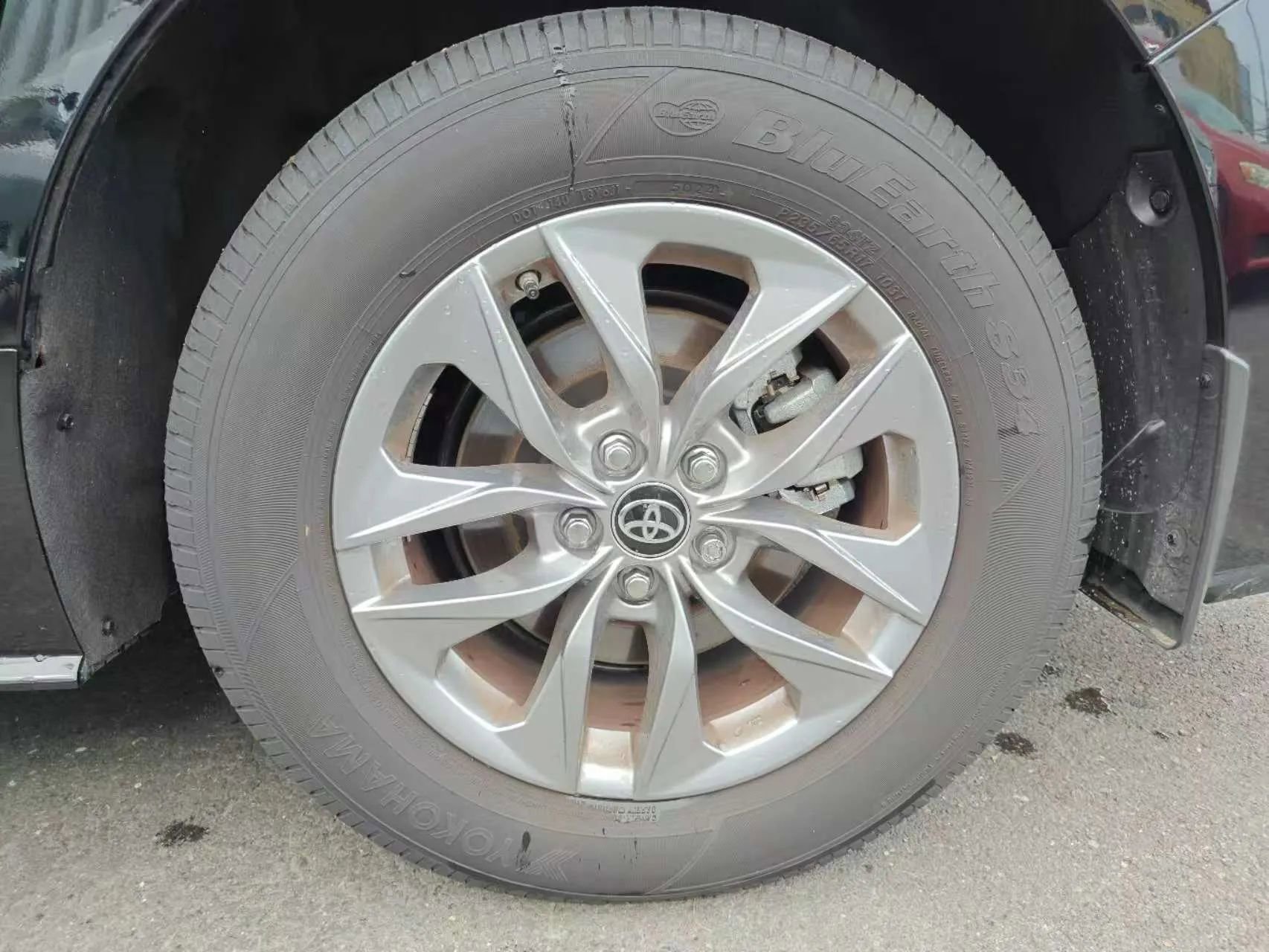 Used 2025 Toyota Sienna LE image 7