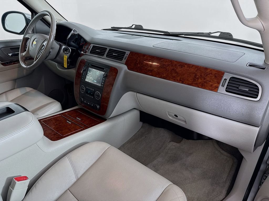 Used 2011 Chevrolet Avalanche LTZ image 32