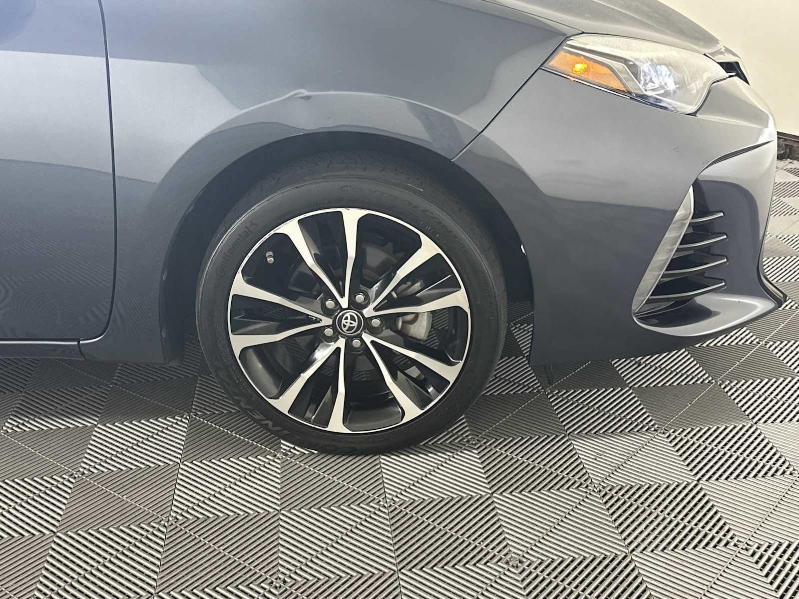 Used 2017 Toyota Corolla SE FWD image 13