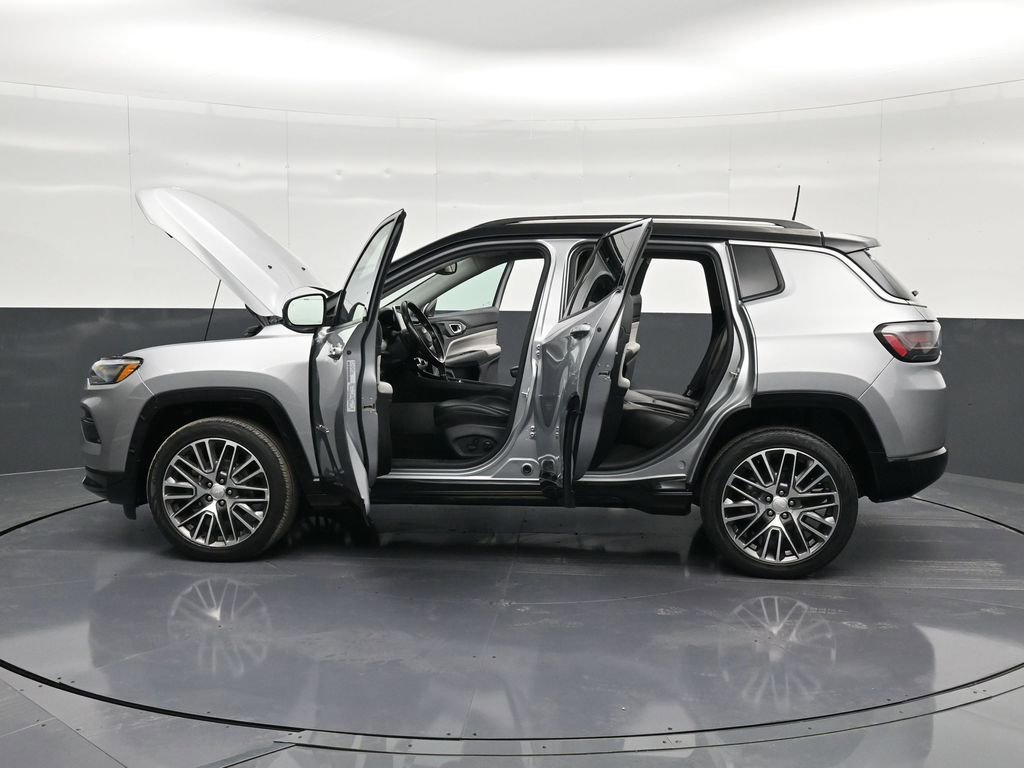 Used 2022 Jeep Compass Limited w/ Elite Group image 16