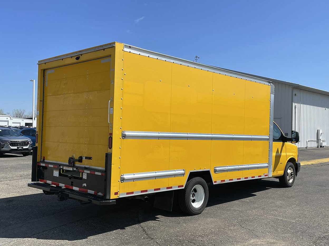 Used 2021 GMC Savana 3500 Extended w/ Power Convenience Package RWD image 2