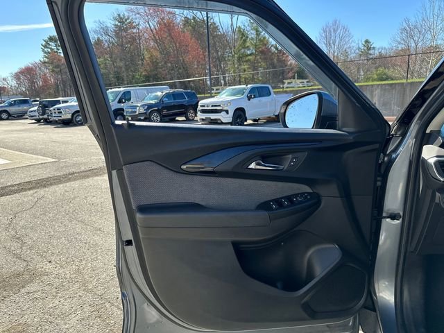 Used 2022 Chevrolet TrailBlazer LT w/ LPO, Blackout Package image 22