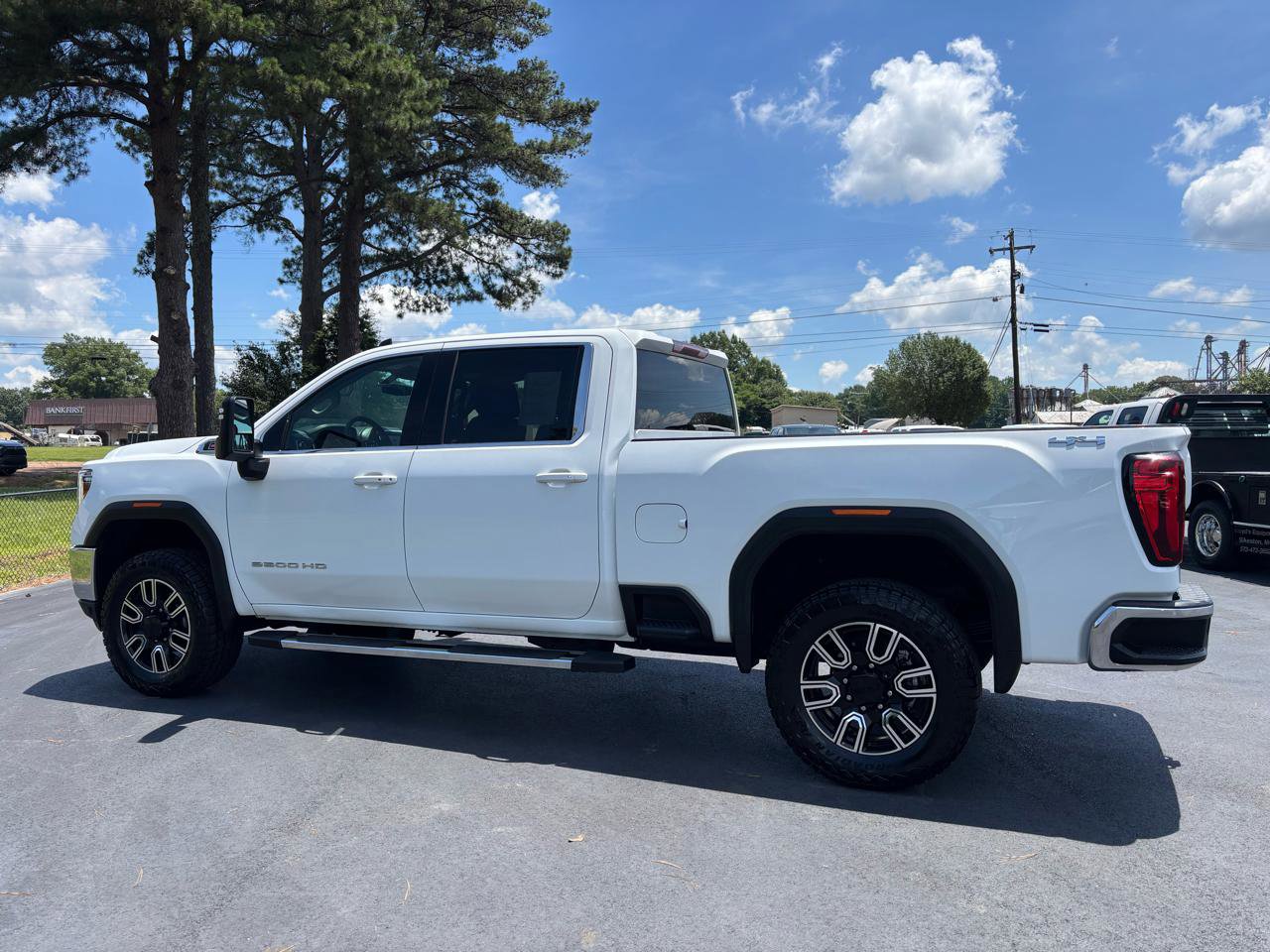 Used 2021 GMC Sierra 2500 SLE w/ SLE Convenience Package AWD/4WD image 7