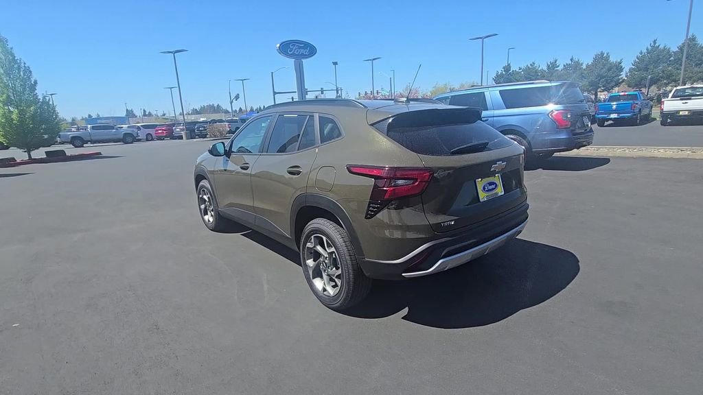 Used 2024 Chevrolet Trax LT FWD image 3