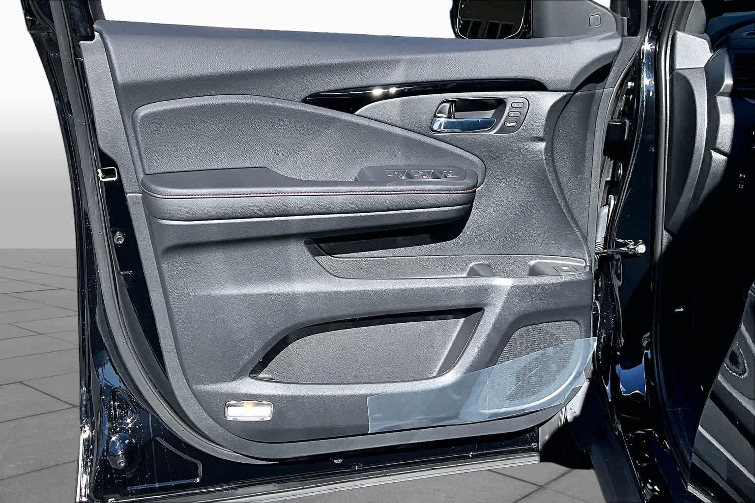New 2026 Honda Ridgeline Black Edition image 13