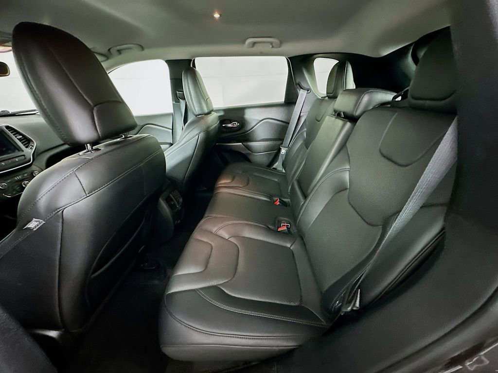 Certified 2021 Jeep Cherokee Latitude Lux w/ Comfort/Convenience Group image 35