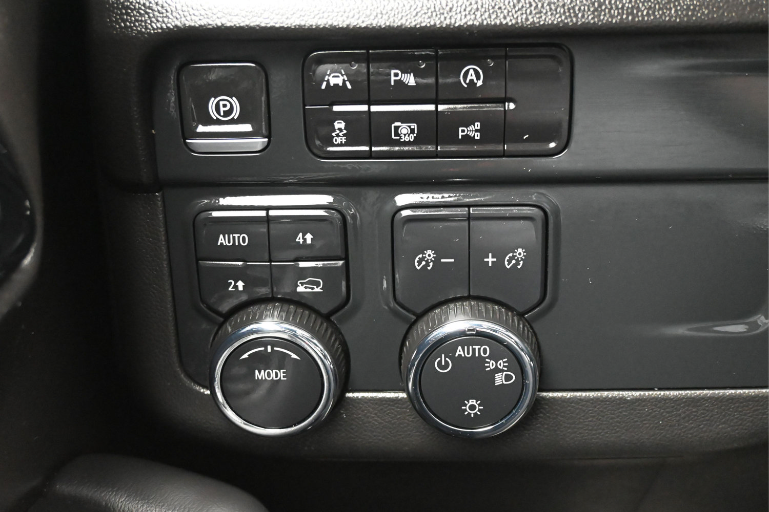 Used 2025 Chevrolet Suburban LT AWD/4WD image 21