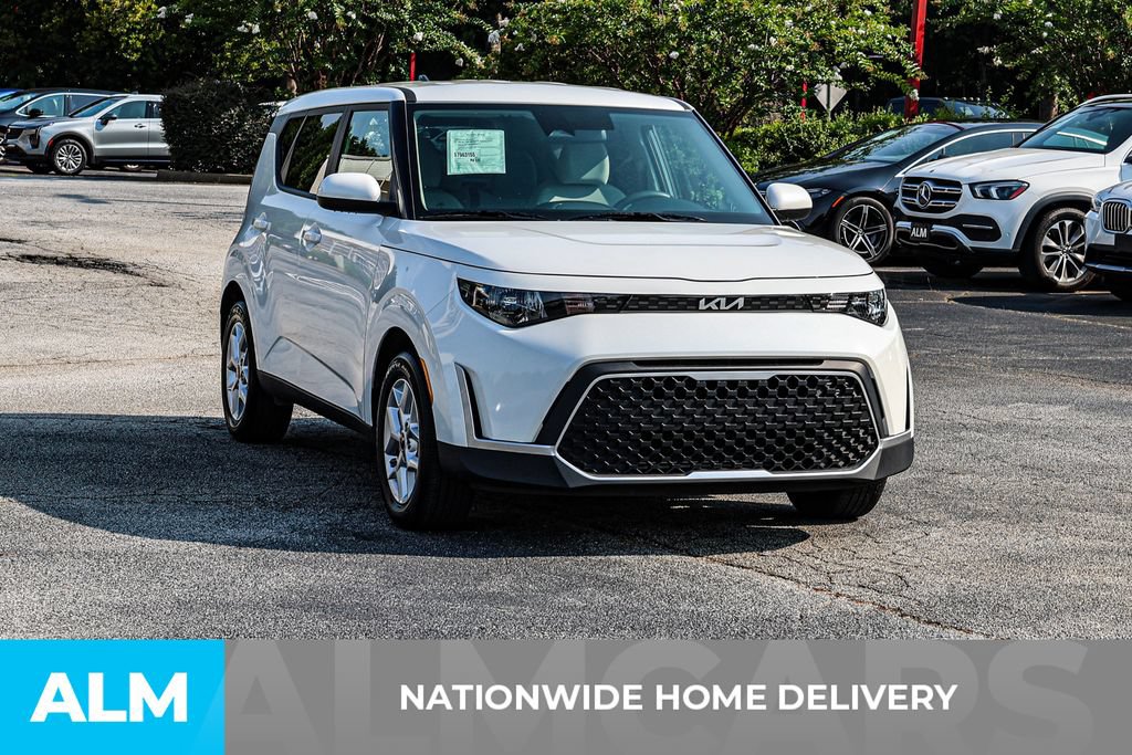 Used 2025 Kia Soul LX w/ LX Technology Package FWD image 4