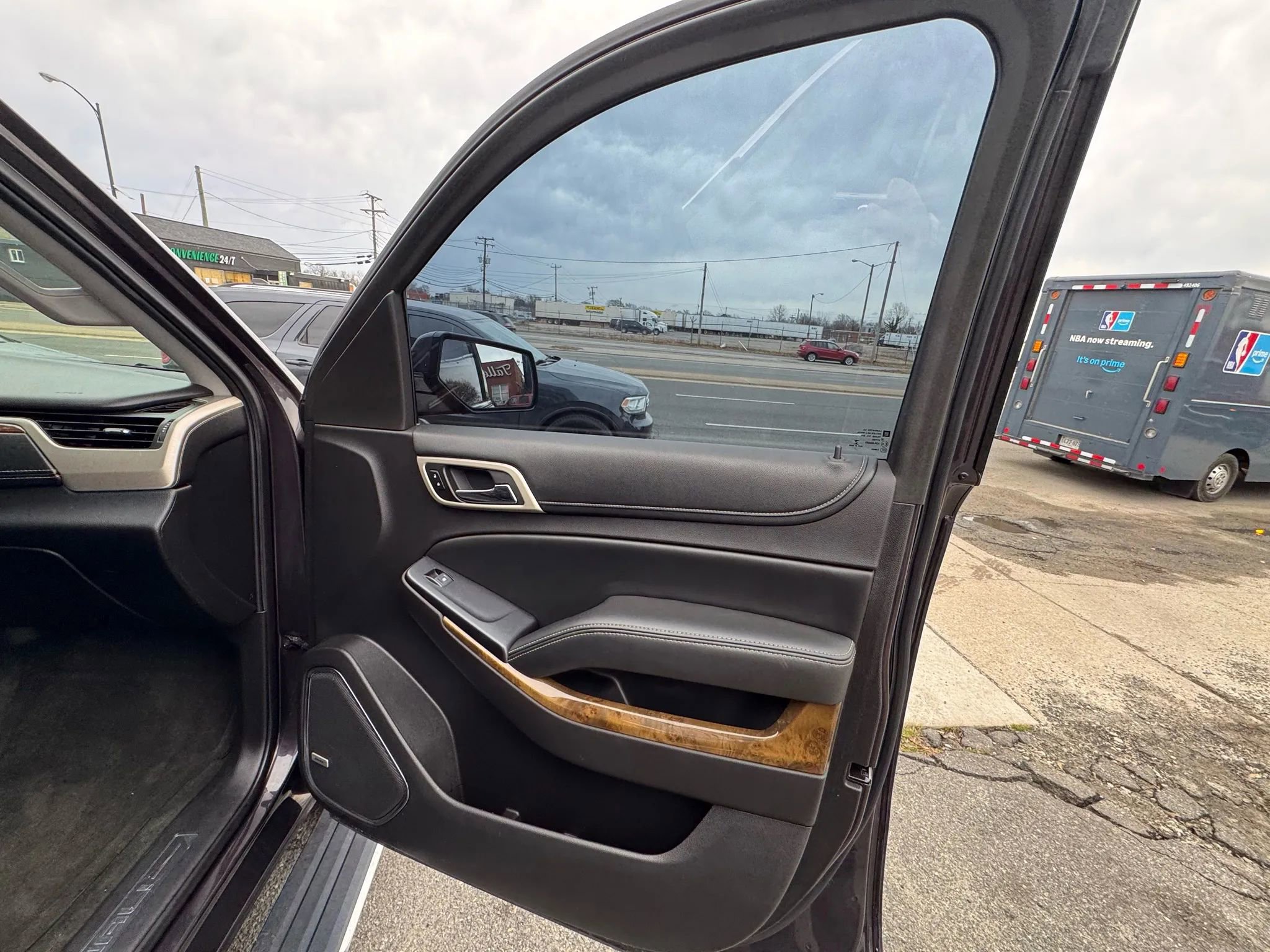 Used 2015 GMC Yukon Denali w/ Open Road Package image 21