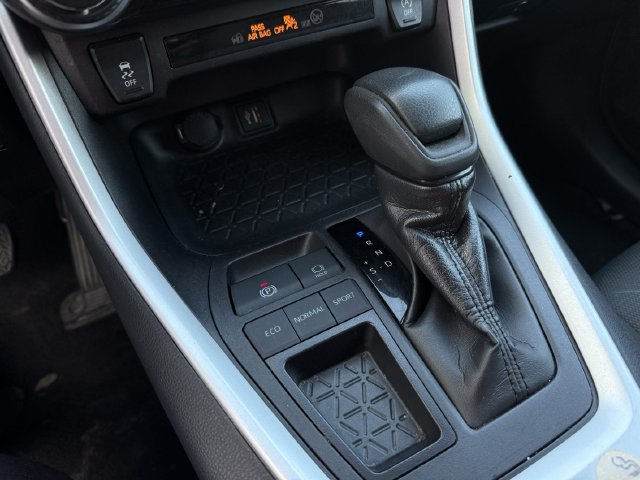 Used 2025 Toyota RAV4 XLE FWD image 20