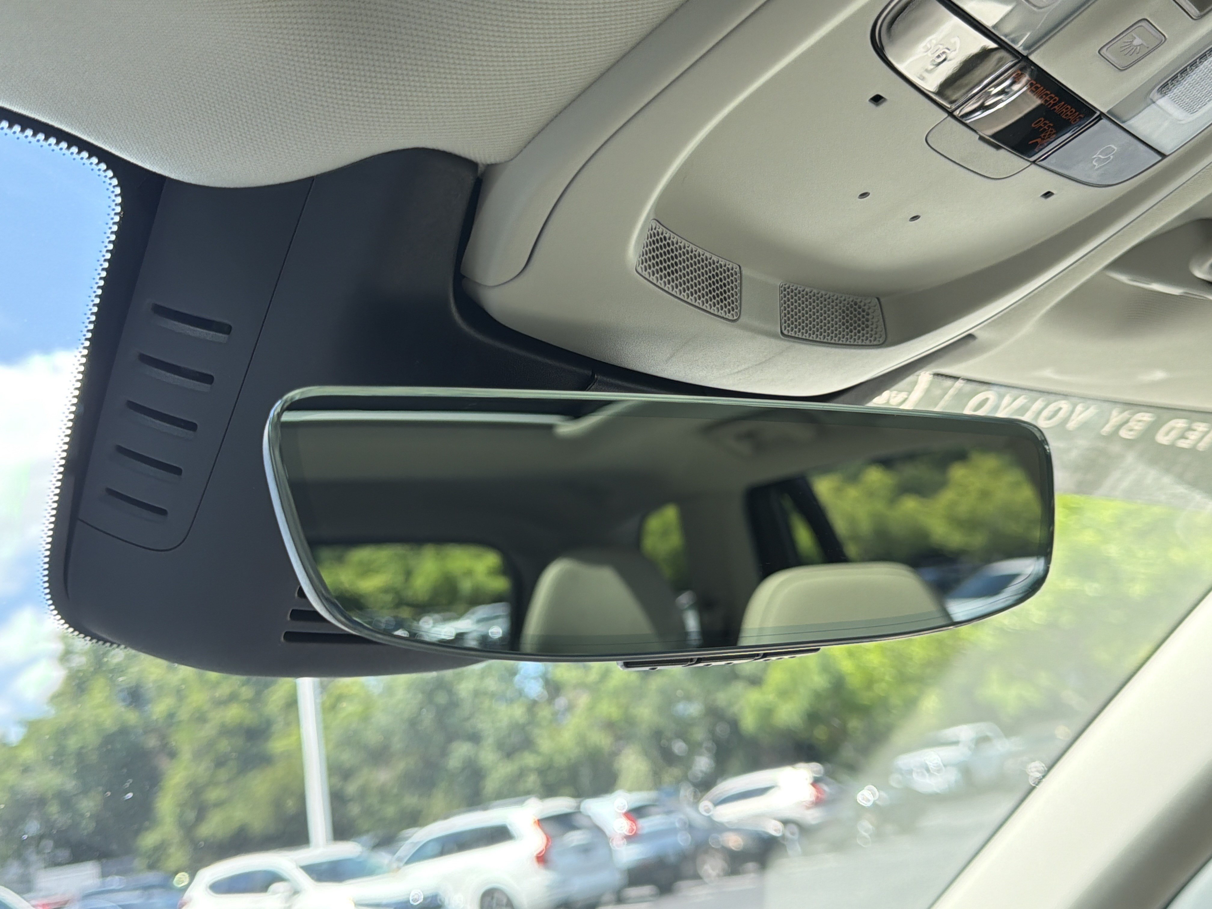 Certified 2025 Volvo XC90 B5 Plus w/ Protection Package Premier AWD/4WD image 27