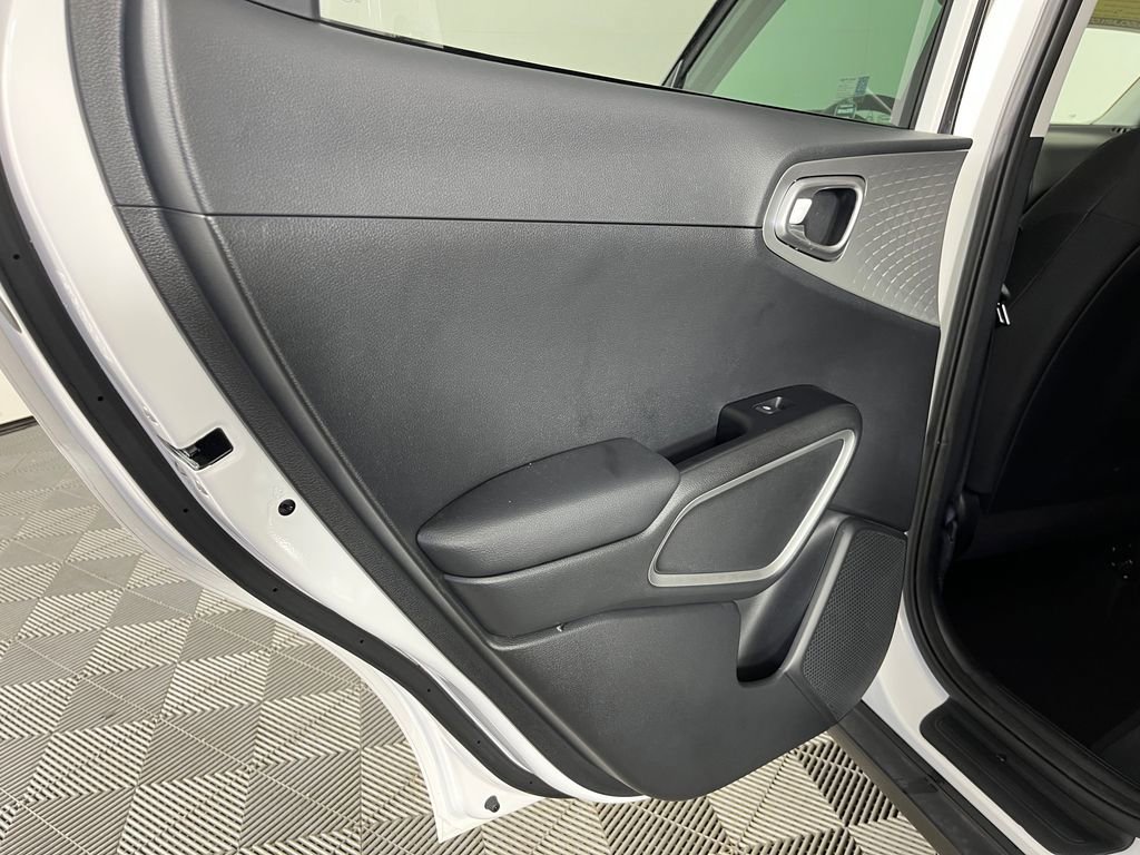 Used 2023 Kia Soul S FWD image 12
