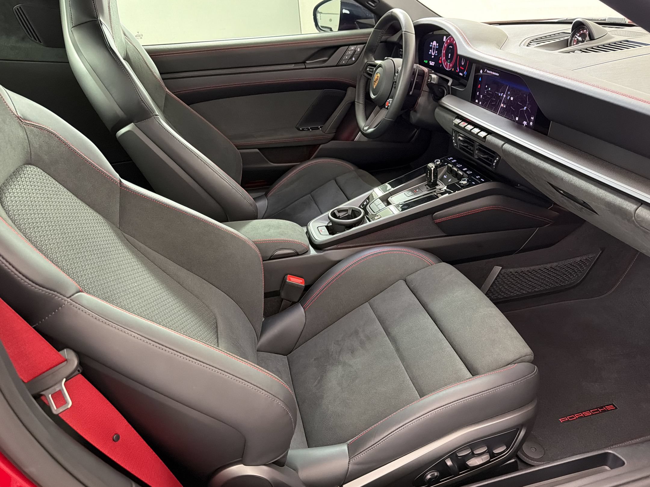 Certified 2025 Porsche 911 Targa 4 GTS AWD/4WD image 26