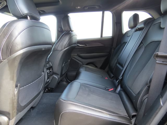Used 2023 Jeep Grand Cherokee Altitude AWD/4WD image 11