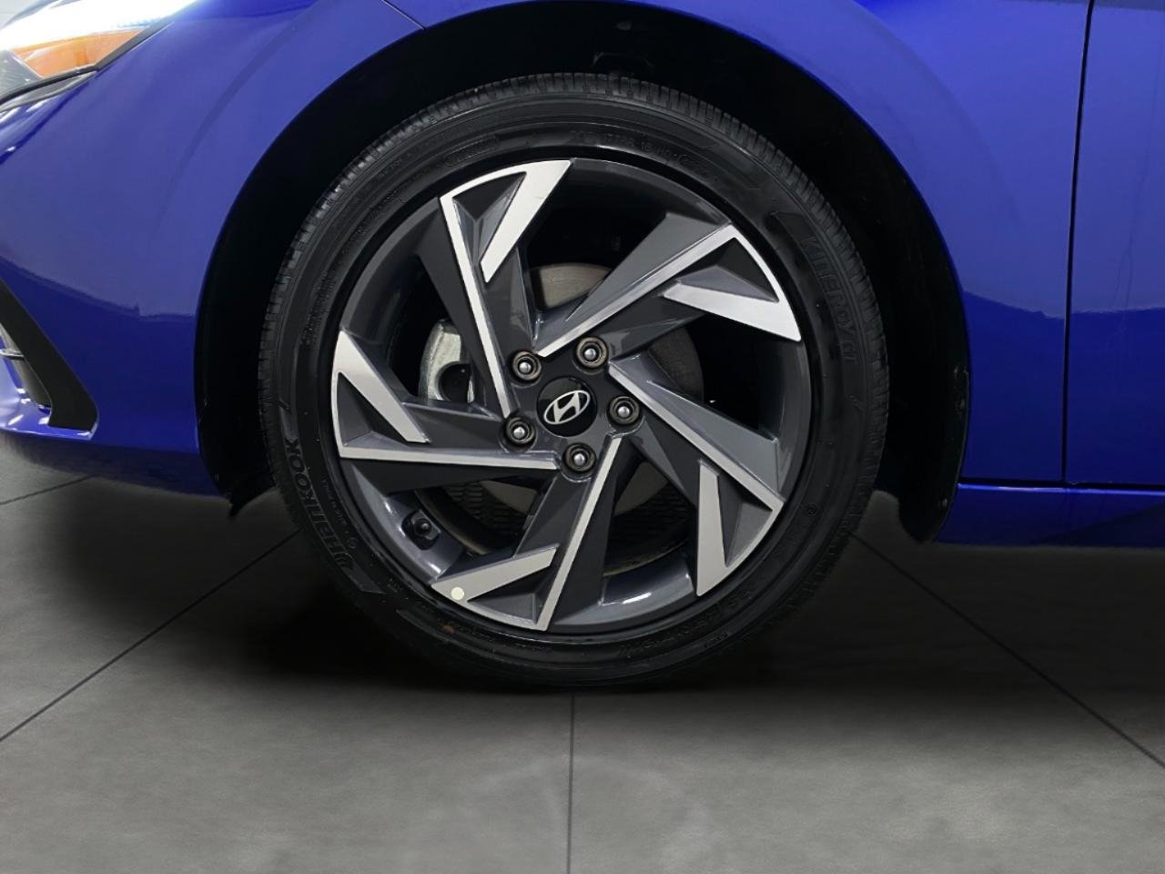 Certified 2025 Hyundai Elantra SEL FWD image 11