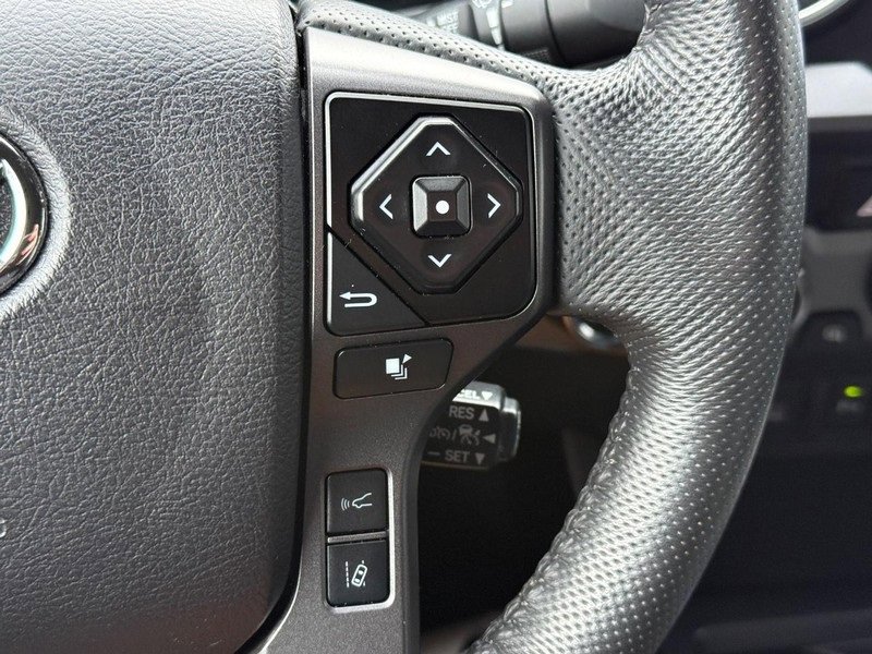 Used 2022 Toyota Tacoma TRD Off-Road image 21