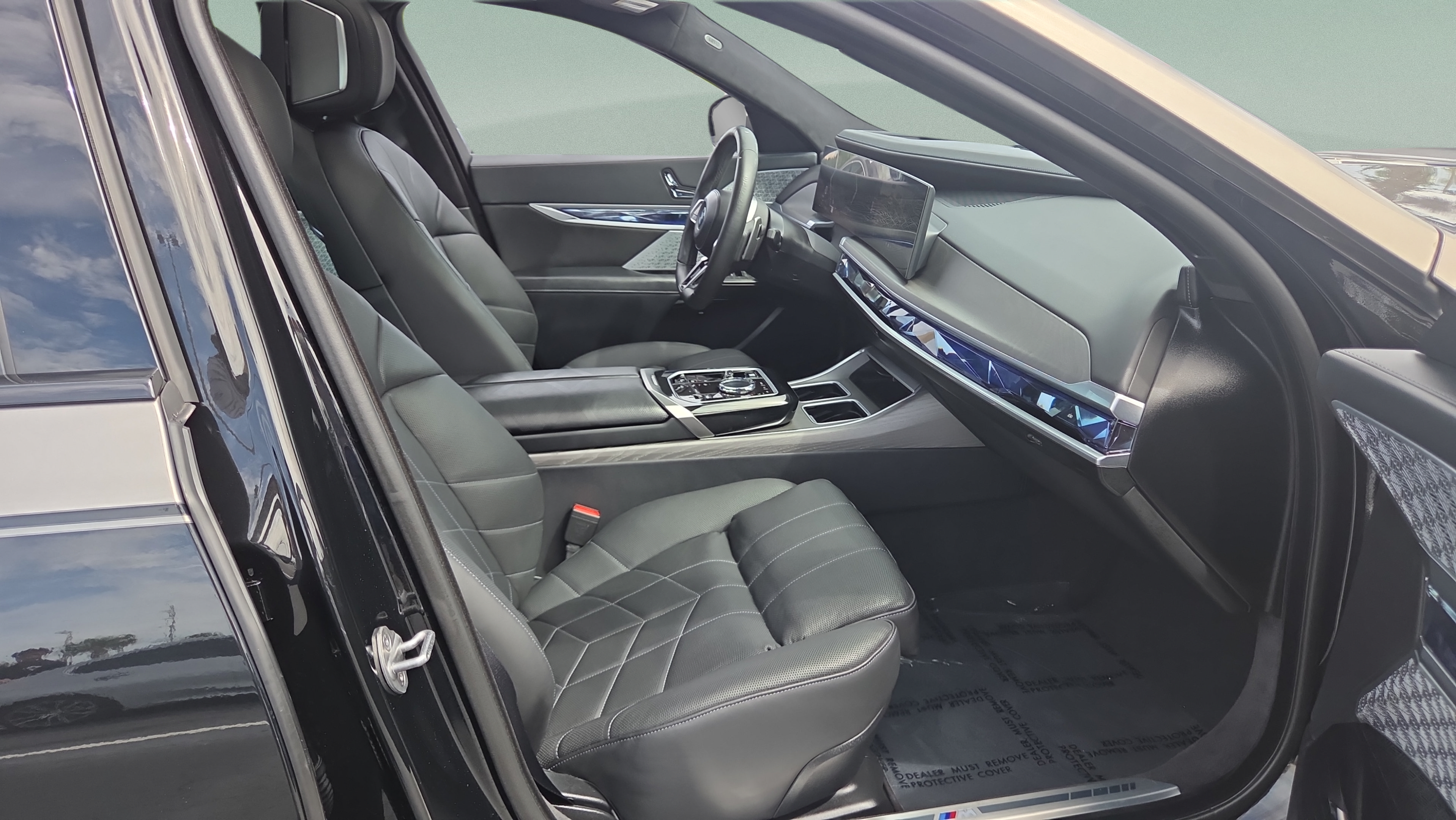 Certified 2024 BMW 760i xDrive w/ Executive Package AWD/4WD image 16