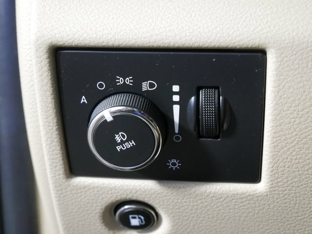 Used 2015 Jeep Grand Cherokee Limited w/ Luxury Group II RWD image 23
