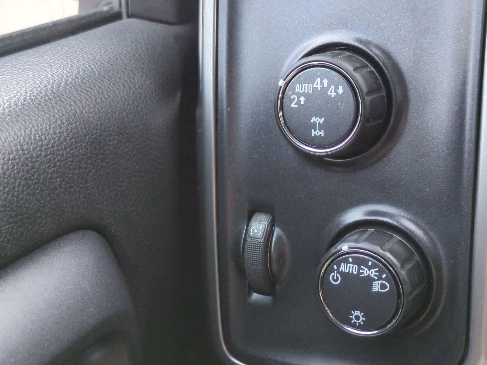 Used 2018 Chevrolet Silverado 1500 LT AWD/4WD image 26