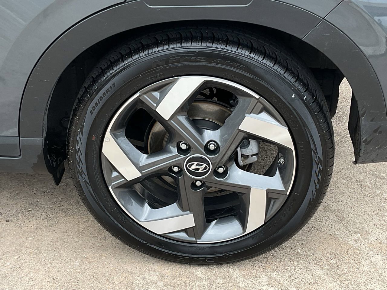 Used 2025 Hyundai Venue SEL image 8