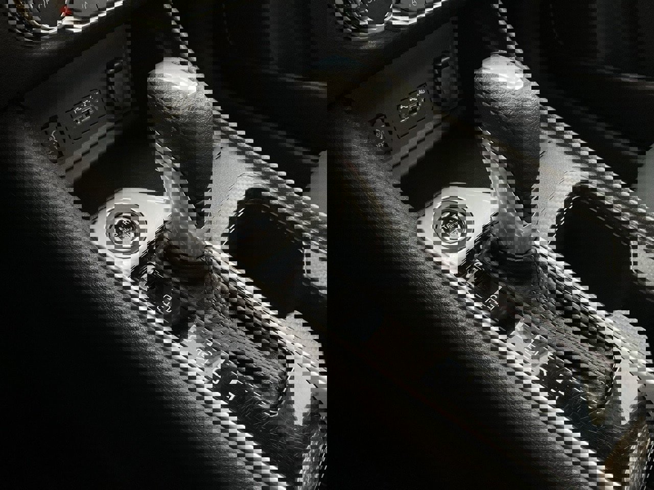 Used 2024 Nissan Sentra SV image 32