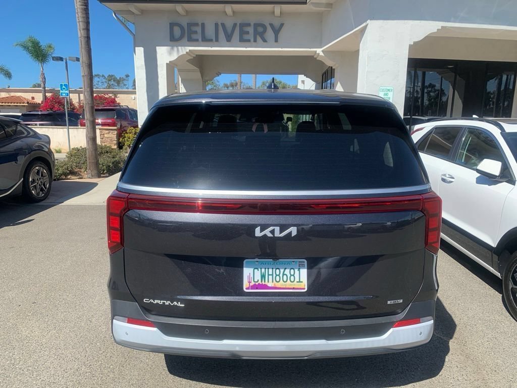 Certified 2026 Kia Carnival LXS FWD image 7