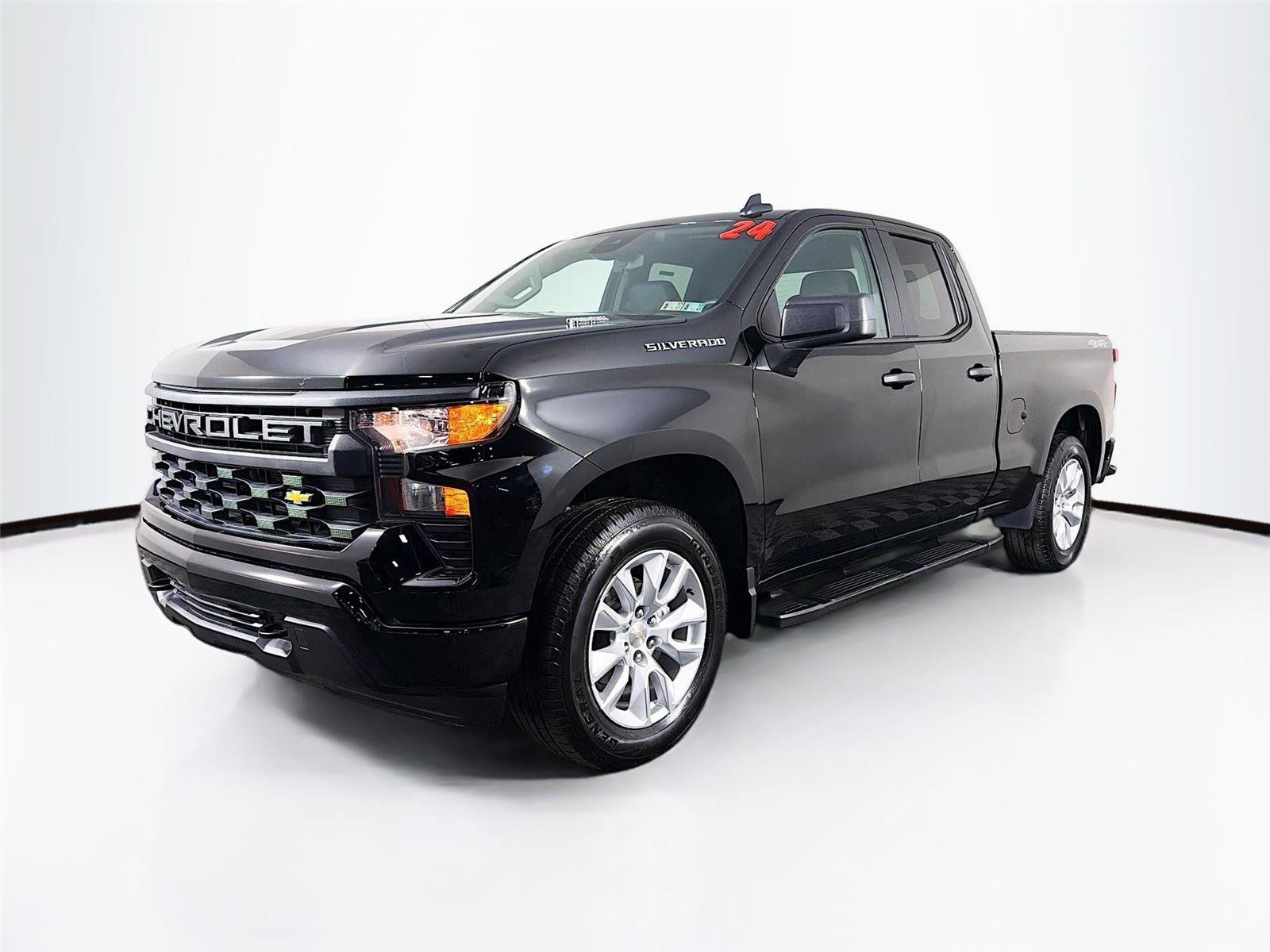 Used 2024 Chevrolet Silverado 1500 Custom image 3