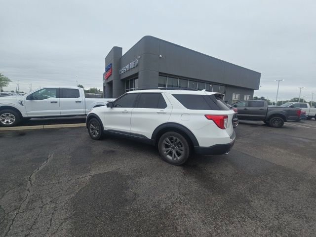 Used 2021 Ford Explorer XLT w/ Equipment Group 202A image 9