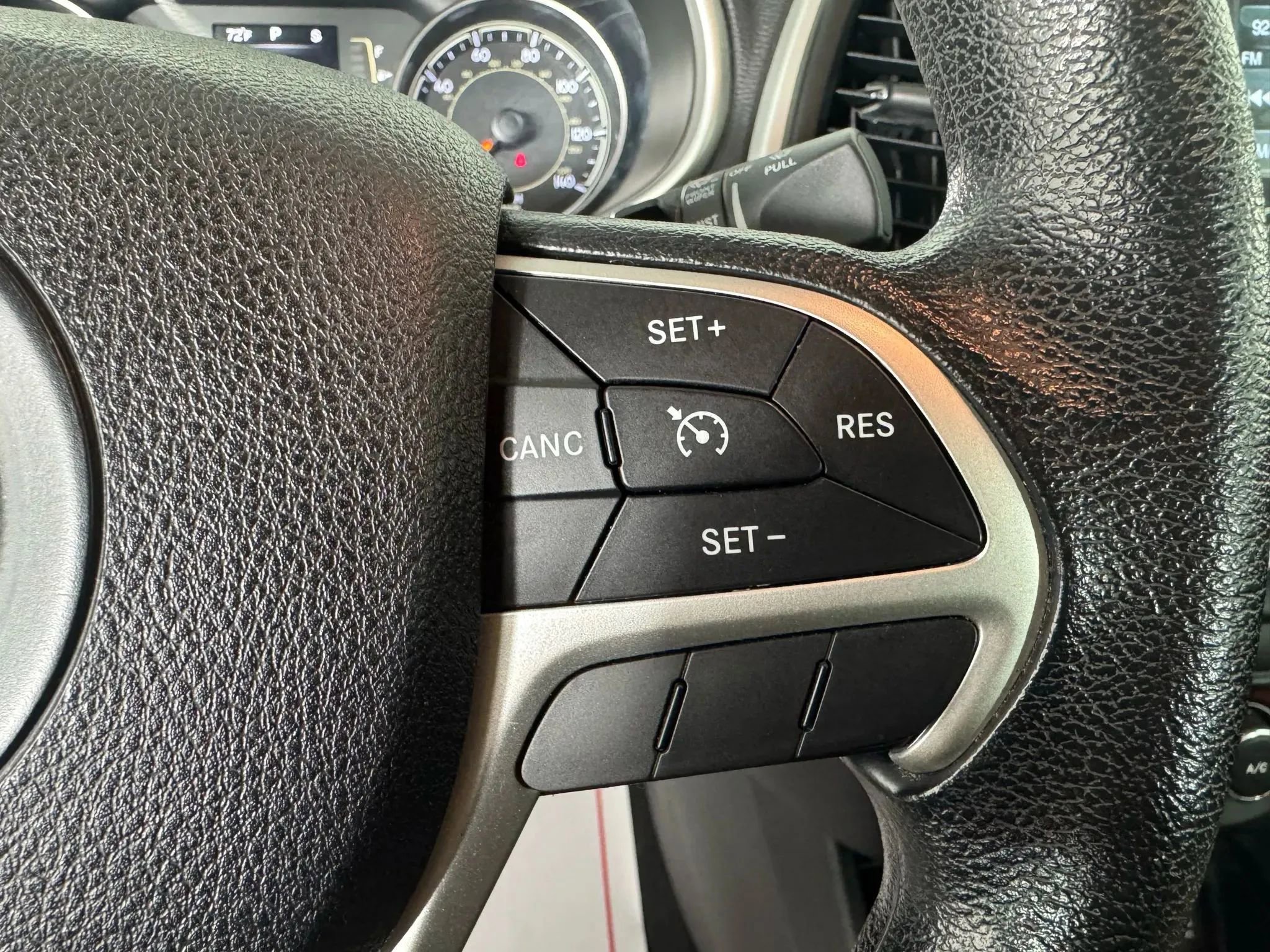 Used 2015 Jeep Cherokee Sport image 16