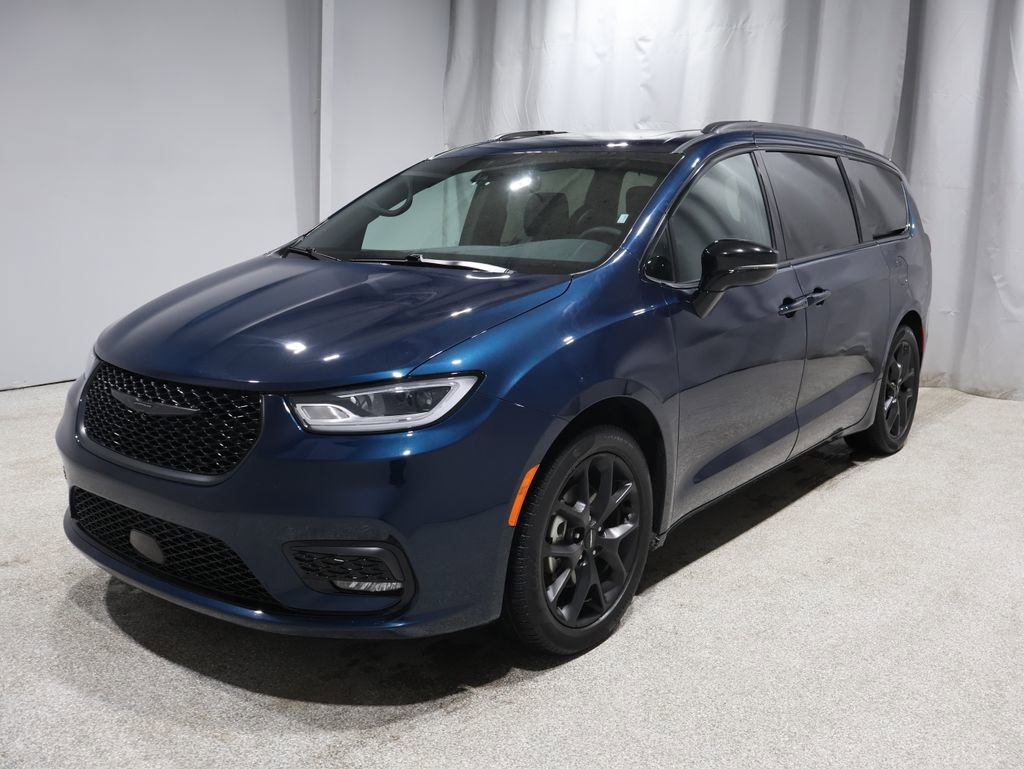 Certified 2025 Chrysler Pacifica Limited image 6