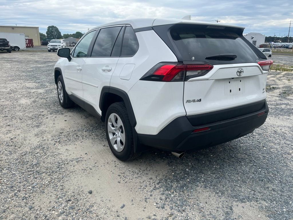 Used 2024 Toyota RAV4 LE AWD/4WD image 3