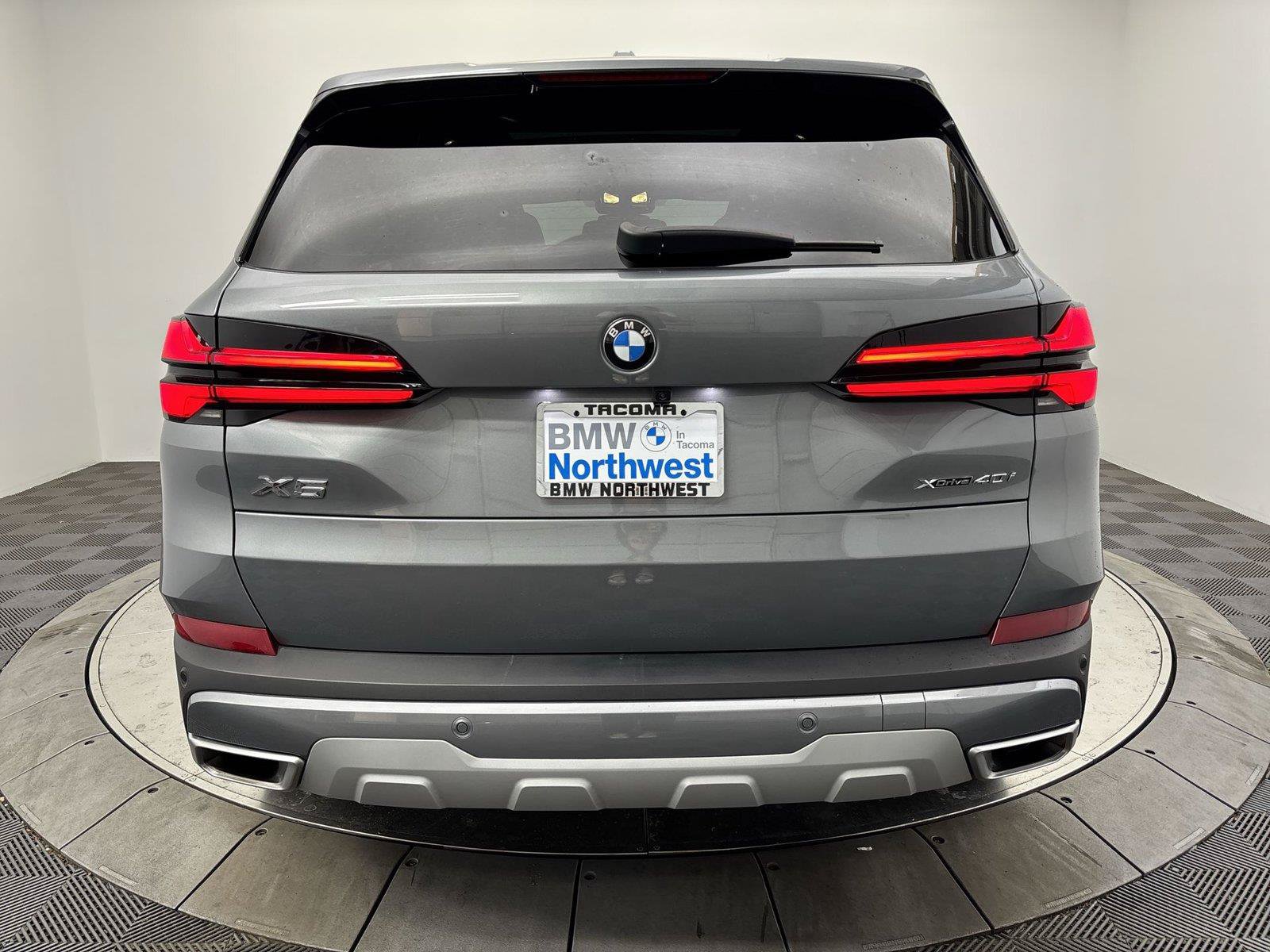 Used 2024 BMW X5 xDrive40i w/ Parking Assistance Package AWD/4WD image 15