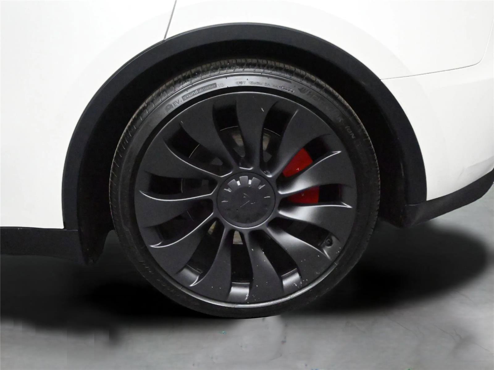 Used 2025 Tesla Model Y Performance image 10
