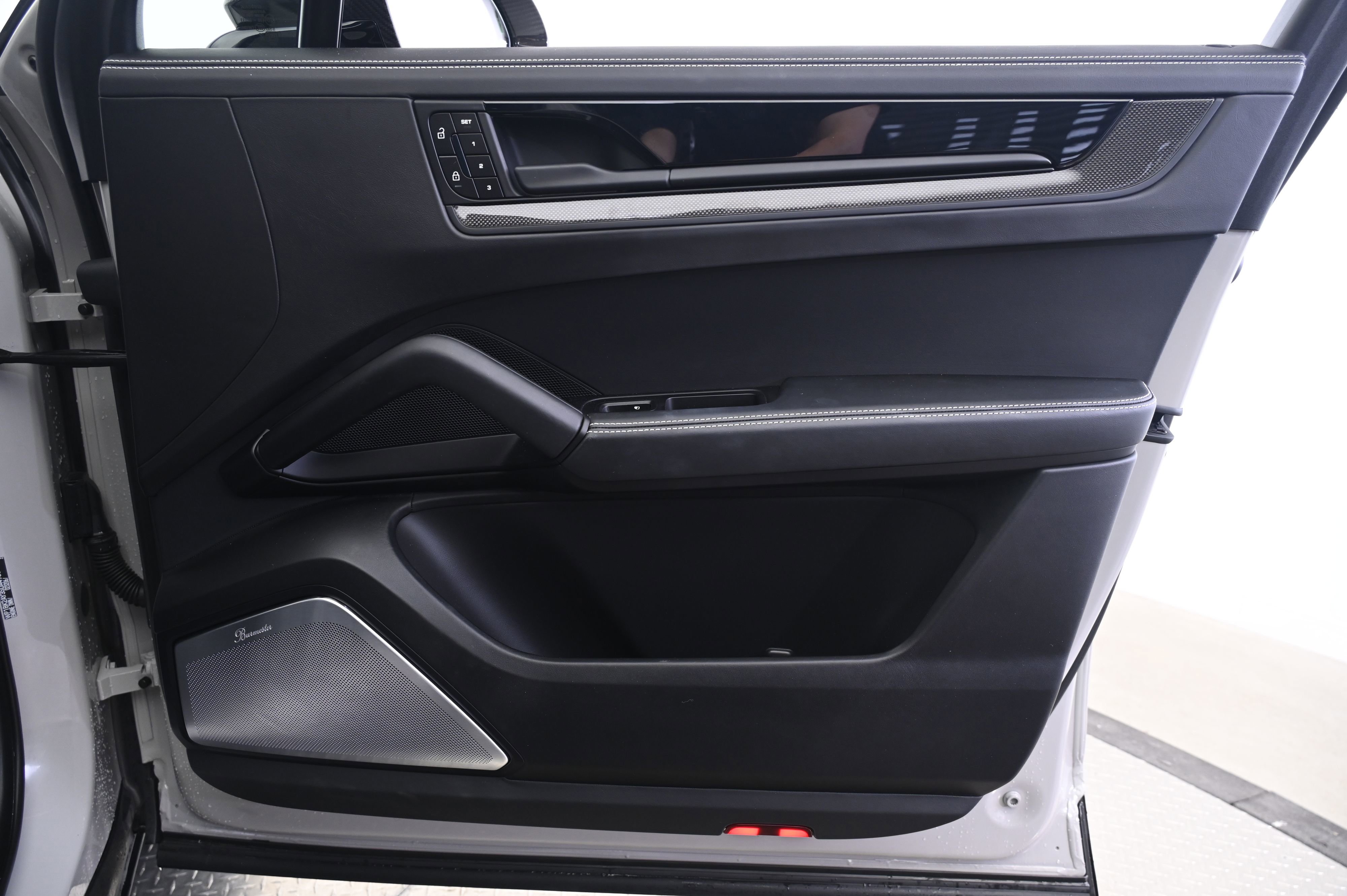 Certified 2025 Porsche Cayenne Turbo GT AWD/4WD image 20
