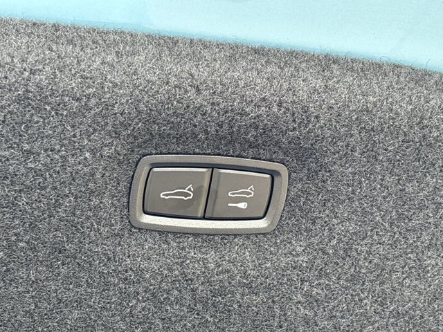Used 2023 Porsche Taycan RWD image 8