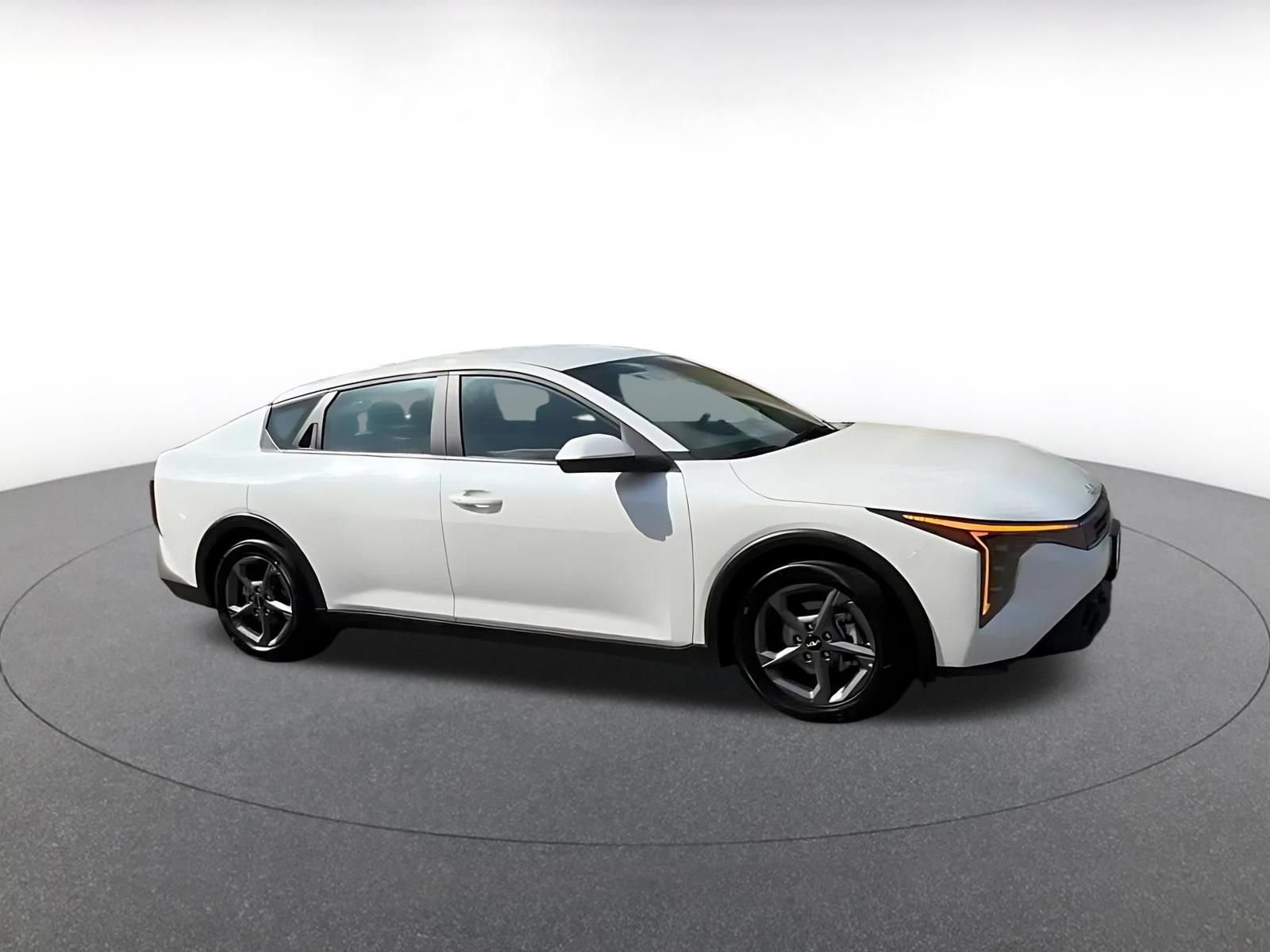Used 2025 Kia K4 FWD image 2