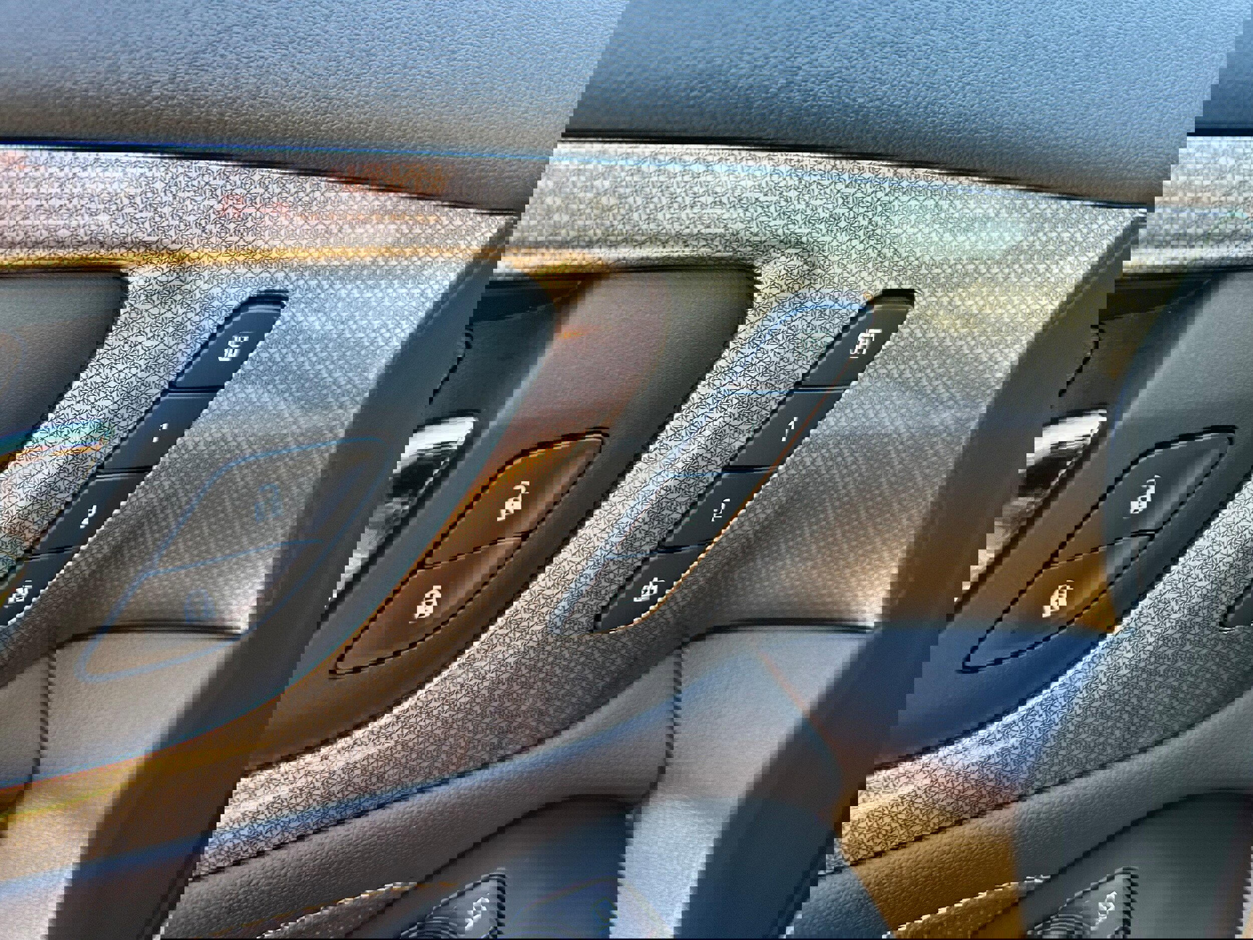 Used 2023 Chevrolet Traverse Premier image 11