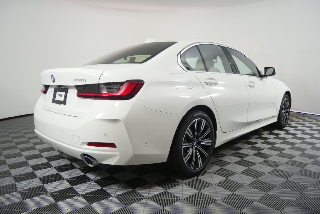 New 2026 BMW 330i Sedan w/ Premium Package RWD image 4