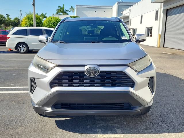 Used 2019 Toyota RAV4 LE FWD image 2