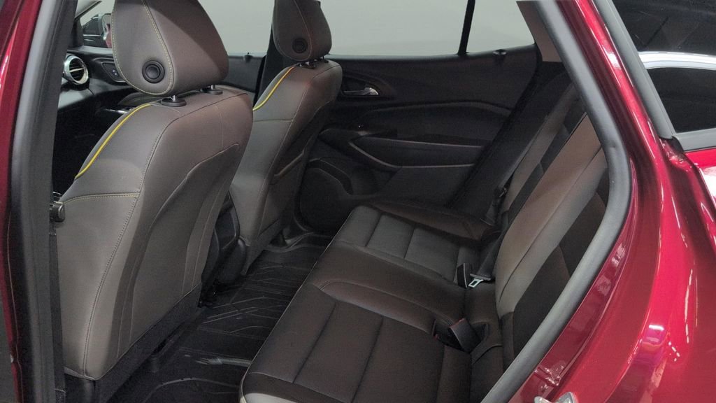 Used 2024 Chevrolet Trax ACTIV w/ Sunroof Package FWD image 17