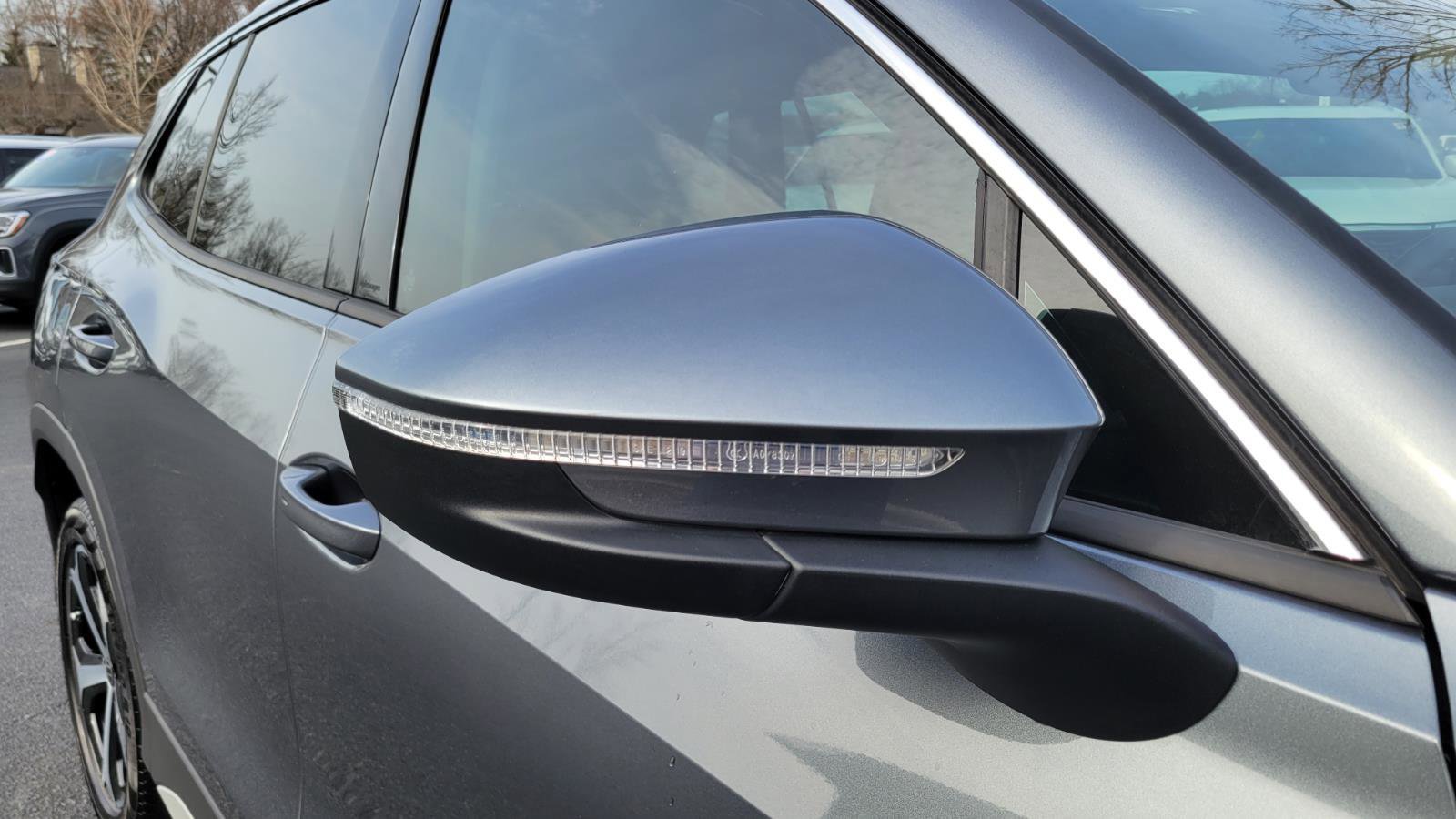 Used 2025 Volkswagen Tiguan SE image 10