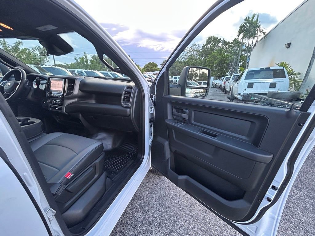 New 2026 RAM 3500 Tradesman w/ Chrome Appearance Group image 31