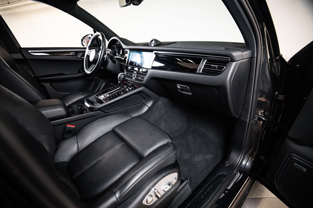 Certified 2022 Porsche Macan AWD/4WD image 28