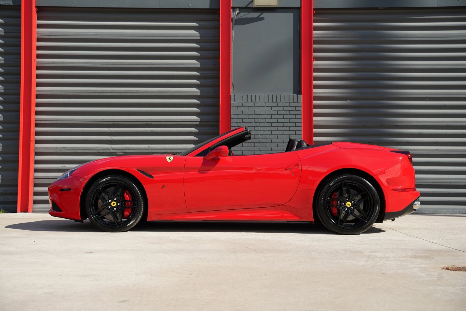 Used 2016 Ferrari California T image 8