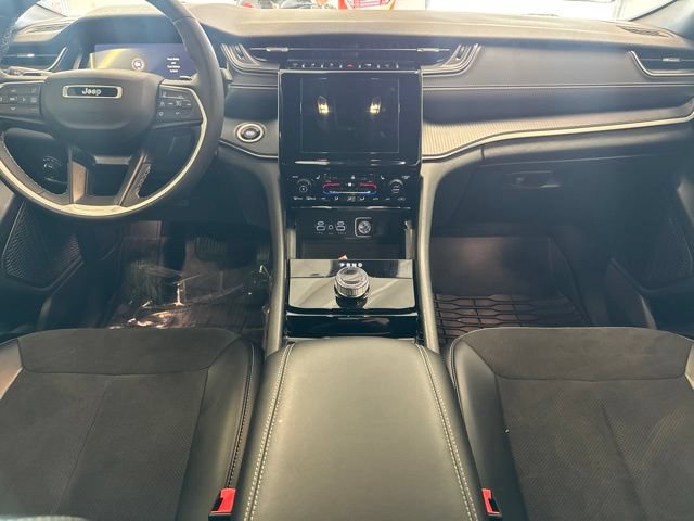 Used 2023 Jeep Grand Cherokee Altitude AWD/4WD image 3