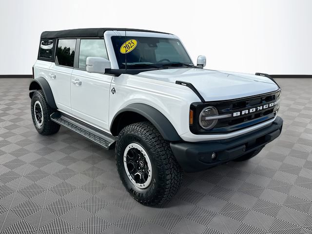 Used 2025 Ford Bronco Outer Banks w/ Sasquatch Package AWD/4WD image 3