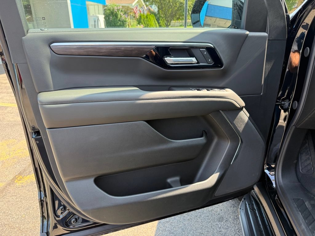 New 2026 Chevrolet Tahoe LS w/ LPO, Dark Essentials Package AWD/4WD image 14