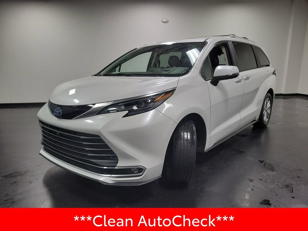 Used 2024 Toyota Sienna Platinum AWD/4WD image 4