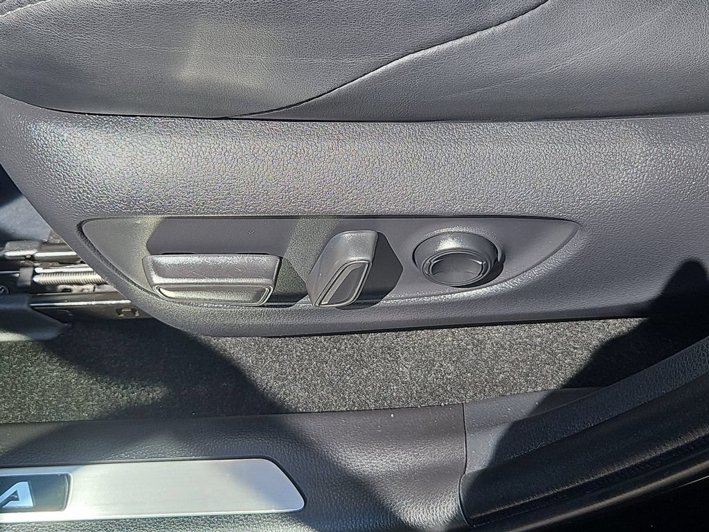 Used 2024 Toyota Venza Nightshade AWD/4WD image 22