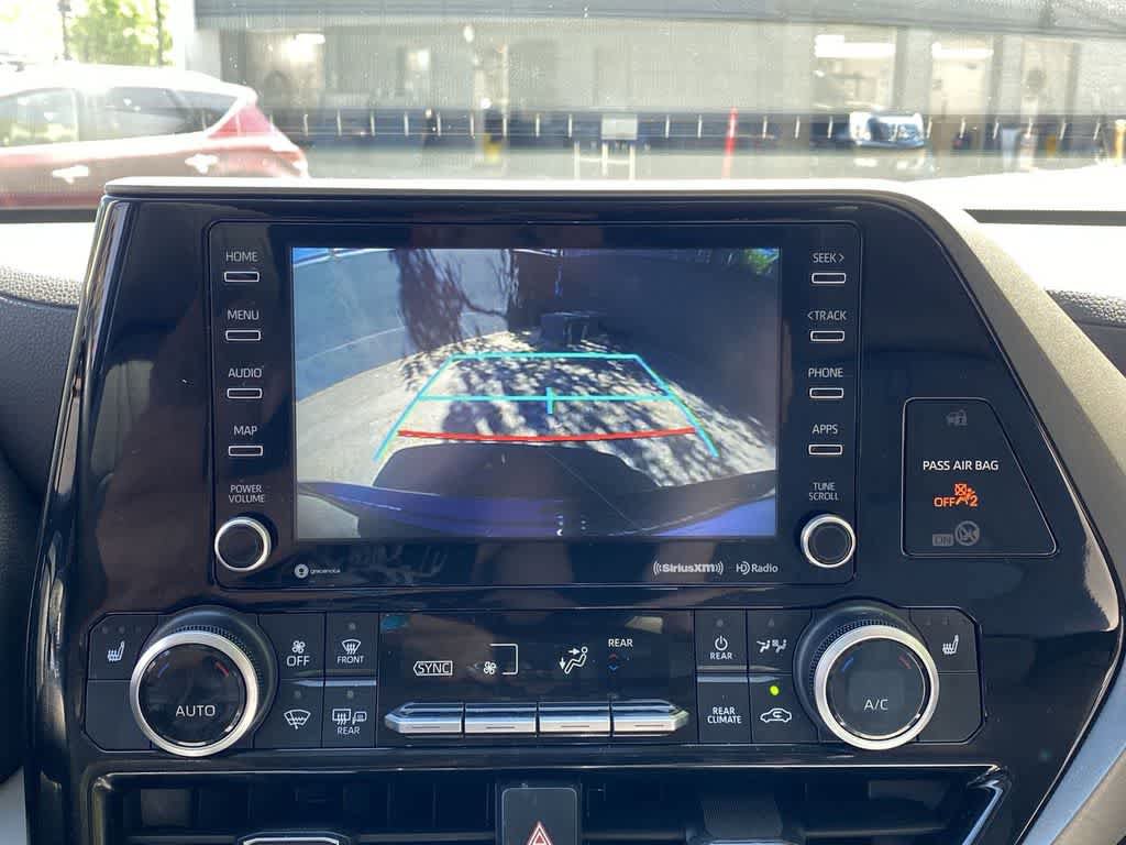 Used 2021 Toyota Highlander XLE AWD/4WD image 26